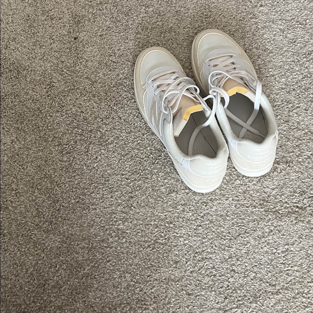 New Balance white/beige new sneakers. Shoes worn only one time!